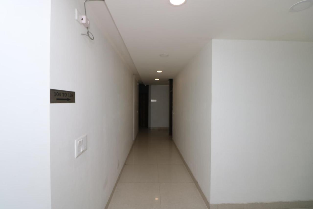 Oyo 9999 Hotel La Wisteria Дели Экстерьер фото