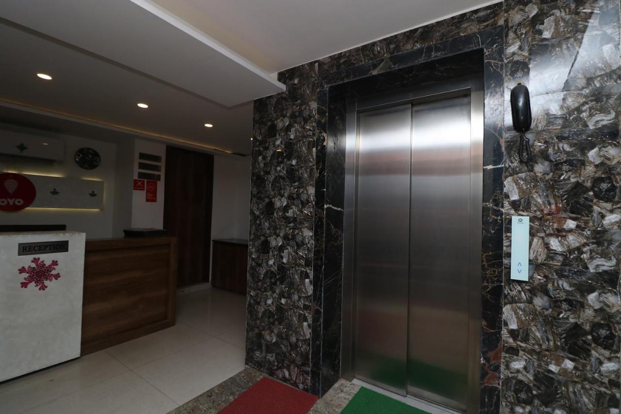 Oyo 9999 Hotel La Wisteria Дели Экстерьер фото